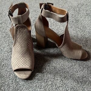 Universal Thread suede laser cut with block heel in taupe. Never worn. Size 8.5.